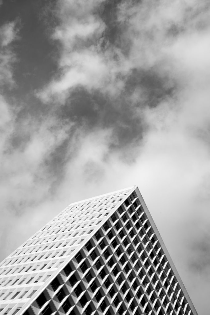 Sécurité sociale de Grenoble Architecture Art Contemporain Love architecture Culture Photographie Baptiste Gamby photographie d'art architectures Nous souhaitons 2018 riche en images, en édition, en jeunes talents. Nous souhaitons une année curieuse et ouverte à l'autre, à l'inconnu, à la différence. Nous la souhaitons colorée et heureuse. Cette année commence pour nous avec le lancement du N°07 de NiepceBook. Égalité(s), Territoire(s) que montre la photographie contemporaine ? 10 photographes publiés, 10 portfolios pleine page et autant d'interviews-portraits, des chroniques qui ne se publient plus... ou pas encore. Une édition limitée et numérotée. Sans publicité, NiepceBook existe à travers ses lecteurs. Développez une autre presse, nous grandirons avec vous. L'équipe éditoriale SOUTENIR / PRÉACHETER LE N°07 de NIEPCEBOOK SOUTENIR / PRÉACHETER LE N°07 DE NIEPCEBOOK NiepceBook N°07 Choisissez la couverture définitive ! Ce sont les lecteurs qui sélectionnent le visuel de couverture de ce numéro. Nous avons réalisé 10 visuels de couverture, un par artiste. Et vous, quelle couverture choisissez-vous ? CHOISIR LA COUVERTURE Vous ne trouverez jamais la revue en kiosque. Niepcebook est en édition limitée et numérotée, vous la recevez emballée dans un papier de soie opaque et coloré. Vous ne la trouverez pas en kiosque, mais vous pouvez en feuilleter un extrait. Belles découvertes FEUILLETER UN EXTRAIT Sécurité sociale de Grenoble