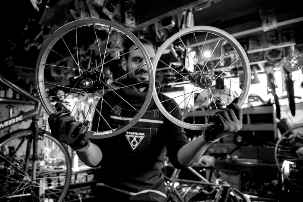 Bike Corner Grenoble, magasin de vélos et de pièces détachées Baptiste Gamby Photographe Grenoble, Portraits, reportage , photographies d'art